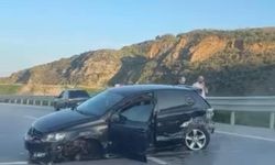 Balıkesir'de Trafik Kazası: Otomobil Bariyerlere Çarptı