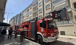 Balkondaki koltuk yangını korku dolu anlar yaşattı