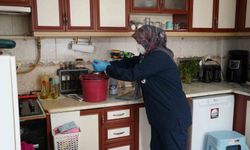 Başkan Balaban'ın destekleriyle yaşlı kadının evi temizlendi