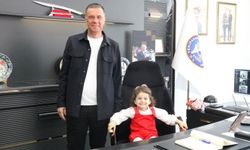 Başkan Ercan, çocuklara koltuğunu bıraktı