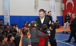 Başkan Metin, öğrencilerle spor etkinliğinde bir araya geldi