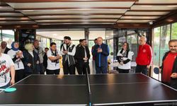 Başkan Özlü, Kusursuz Kafe çalışanlarıyla masa tenisi oynadı