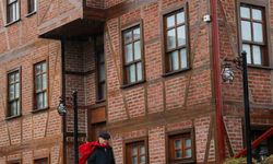 Başkan Özlü, tarihi mekanlarda şiir okudu, ilçenin kültürü canlandı