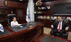 Başkan Şerifoğulları, 4. sınıf öğrencisine koltuğunu devretti