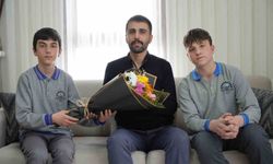 Bayburtlu kahraman komisere öğrencilerden anlamlı ziyaret: Polis Haftası sürprizi