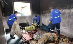 Belediye Ekipleri Yangın Sonrası Temizlikte Devrede, Değerli Eşyalar Sahibine Ulaşsın