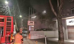 Beşiktaş'ta Araç Kiralama Şirketinde Yangın: 15 Araç Alevlere Teslim Oldu