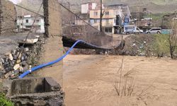 Beytüşşebap'ta sağanak yağış Habur Çayı'nı coşturdu