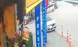 Bolu'da aydınlatma direğine çarpan araç güvenlik kamerasında görüntülendi
