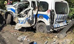 Bornova'da freni patlayan tır karşı şeride geçti: Can kaybı ve yaralılar var