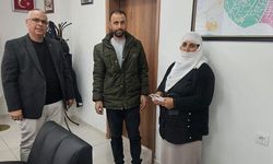 Bulanık'ta örnek bir tutum: Yolda bulunan çanta sahibine iade edildi