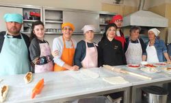 Burhaniye'de özel gençler mutfakta pide ve pizza yaptı