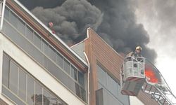 Bursa'da 8 katlı sitede yangın paniği: Mahsur kalanlar kurtarıldı