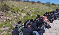 Çeşme'de 36 kaçak göçmen ve 2 organizatör gözaltına alındı