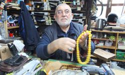 Cevat Dede, 71 Yaşında Tespih Dizerek Geçimini Sağlıyor