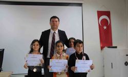 Cizre'de akıl ve zeka oyunları turnuvasında geleceğin yıldızları ödüllendirildi