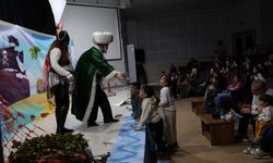 Çocuklar Tiyatroda Nasrettin Hoca ile Korsanları İzledi