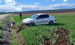 Çorum'da otomobil devrildi, sürücü yaralandı