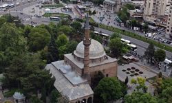 Cuma hutbesi: 'Çocuklarımız, çok yönlü tehditlerle karşı karşıya'