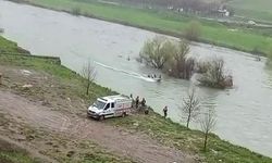 Dicle Nehri'nde Mahsur Kalan Vatandaşa AFAD Müdahale Etti