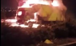 Diyarbakır'da hareket halindeki tır alev aldı