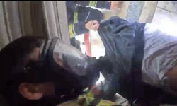 Diyarbakır'da yangın felaketi: İtfaiye ekipleri bir vatandaşı kurtardı