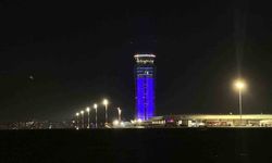 Dünya Otizm Farkındalık Günü'nde Sabiha Gökçen Hava Trafik Kontrol Kulesi Mavi Işıkla Aydınlatıldı