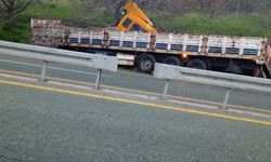 Elazığ'da tır devrildi: 1 kişi yaralı