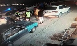 Elektrikli bisiklet sürücüsü, otomobil kapısına çarpınca yaralandı