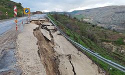 Eruh'ta heyelan: Yol çöktü, ulaşım aksadı