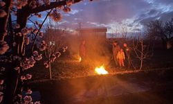 Erzincan'da çiftçiler don tehlikesine karşı mücadele ediyor