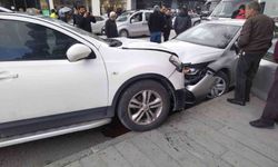 Erzincan'da otomobil kazası: 2 yaralı
