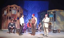 Erzurum DT, üniversiteli gençlerle 'Yalancının Mumu'nu sahneledi