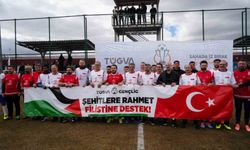 Erzurum protokolü ve yıldız futbolcular gençler için sahadaydı