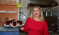 Evdeki sıkıntıdan kaçan kadınlar, kıraathanede masa oyunlarıyla rahatlıyor