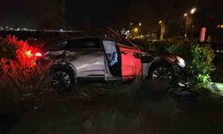 Fatih'te direksiyon hakimiyetini kaybeden sürücü, parka savruldu: 1 yaralı