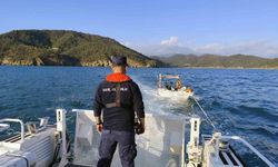 Fethiye açıklarında makine arızası yaşayan tekneye Sahil Güvenlik müdahale etti