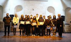 Genç piyanistler sahnede büyük beğeni topladı