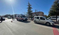 Hafif ticari aracın çarpması sonucu hemşirelik öğrencisi genç kız yaralandı