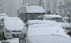 Hakkari'de 60 yerleşim yeri ulaşıma kapandı