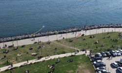 Hava sıcaklıkları artınca Avcılar sahili dolup taştı