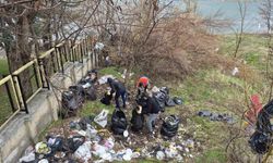 Hazar Gölü kıyısındaki atıklara müdahale: 10 ton çöp temizlendi