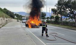 İki otomobil aynı noktada alev aldı