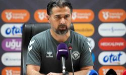 İlhan Palut: 'Samsunspor İyi Oynadı, 1 Puan Bizim İçin Kazanç'