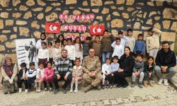 İpekyolu jandarması bayramda okullarda görev başında