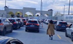 İpsala Sınır Kapısı'nda 23 Nisan kalabalığı: Saatlerce bekleyenler var