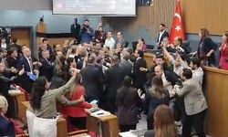 İzmir Belediyesi Meclis Toplantısında Gergin Anlar