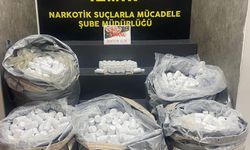 İzmir'de durdurulan araçta 156 bin 600 uyuşturucu hap ele geçirildi