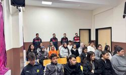 Jandarma, öğretmen ve öğrencilere internet güvenliği eğitimi düzenledi