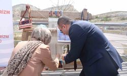 Kapadokya'da turistler halı dokuyup çömlek yaptı